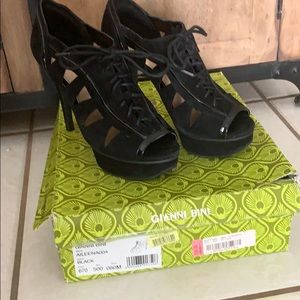 Gianni Bini Aileena sz. 8 Black Suede Platforms